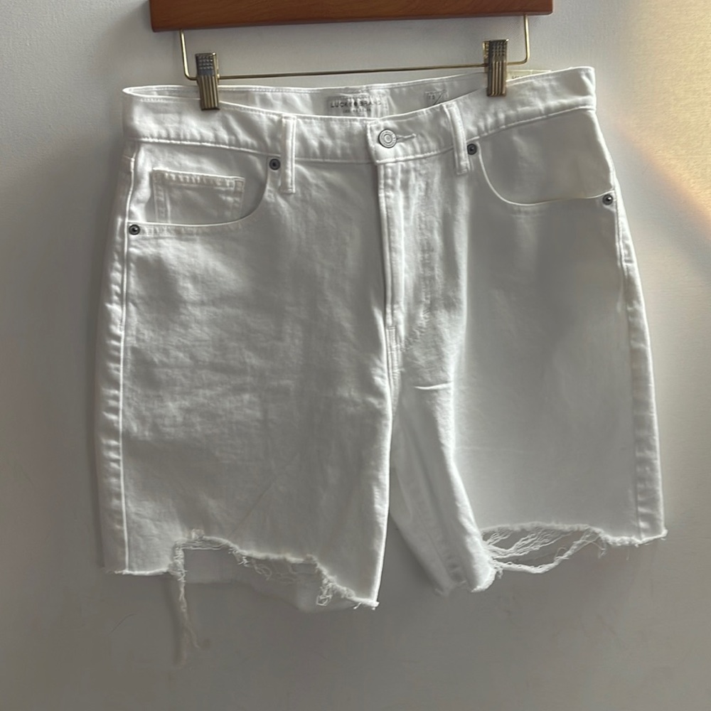 Lucky Brand Women’s High Rise 90’s Loose white distressed Short size 10 / 30